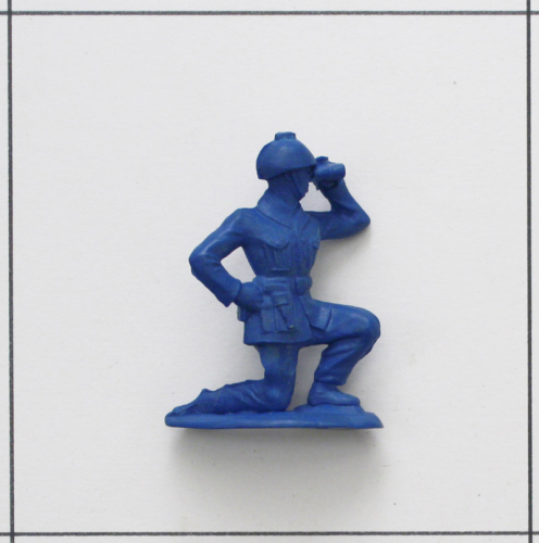 Soldat knieend mit Fernglas, dunkelblau<br />Weichplastik, Bergen Toy