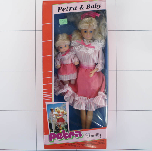 Petra & Baby, Plasty