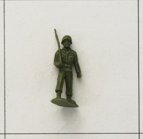 Soldat, gehend, Gewehr geschultert, olivgrün, Infanterie Serie 1, Heinerle