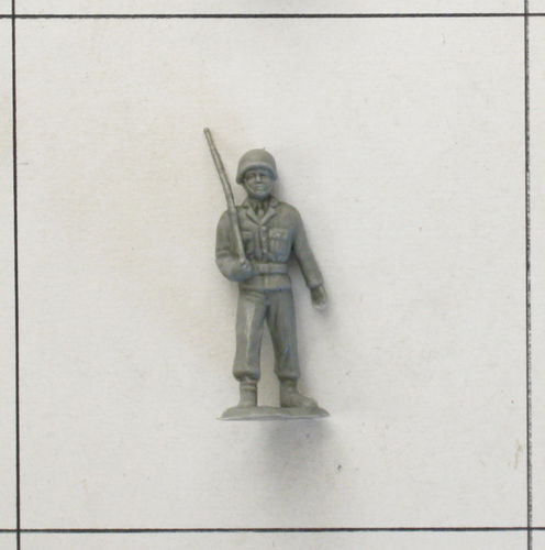 Soldat, gehend, Gewehr geschultert, grau, Infanterie Serie 1, Heinerle
