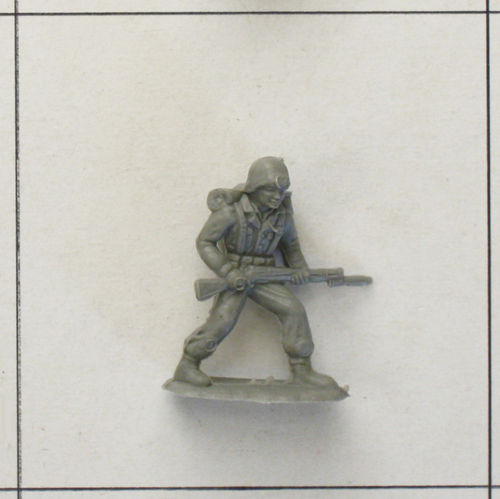Soldat, Gewehr mit Bajonett vorhaltend, grau, Infanterie Serie 1, Heinerle