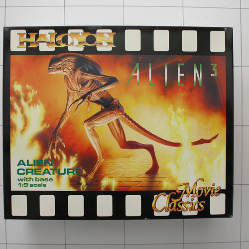 Alien Creature with Base, Alien 3, 1 : 9. Movie Classics